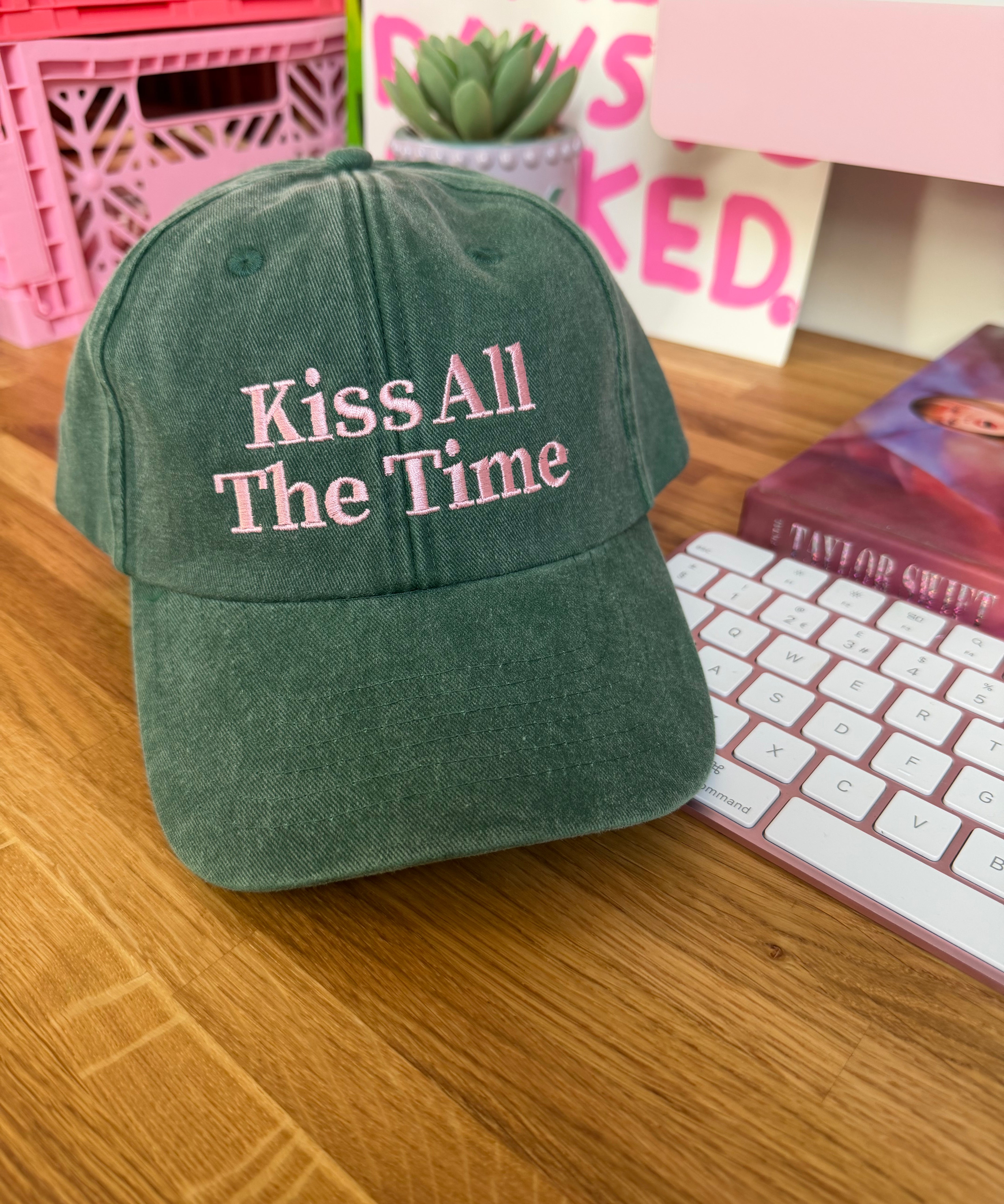 Kiss cap